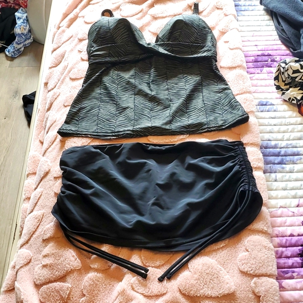Island Waves size 12 olive green and black bathing suit